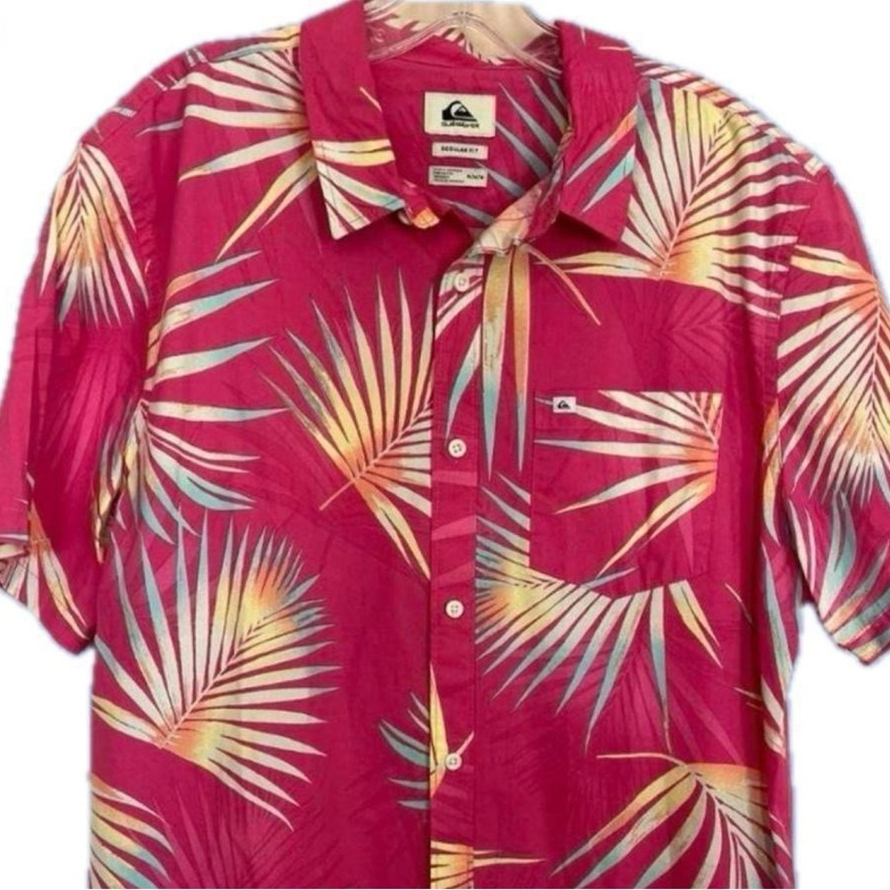 Quiksilver pink Hawaiian shirt with floral pattern. In perfect condition